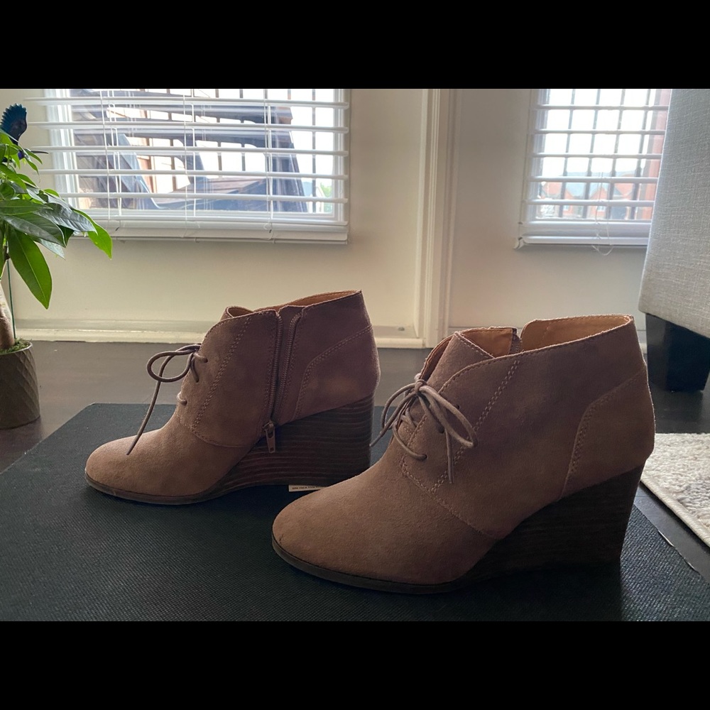 Women’s size 9 lucky brand wedges.